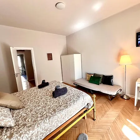 Apartment Locchi *